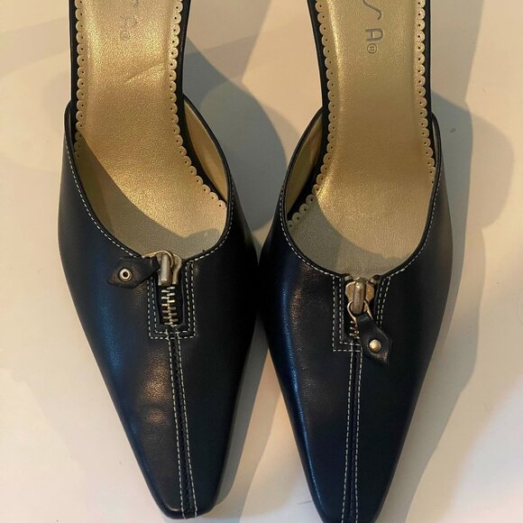 Brand New Ladies Navy Pumps by Unisa in size 6.5 - Picture 1 of 3